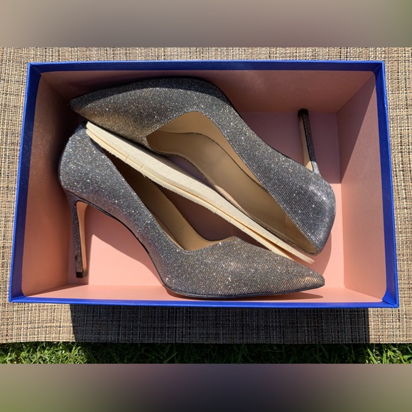 Stuart Weitzman Shoes - Slightly used Stuart Weitzman heels! 😍